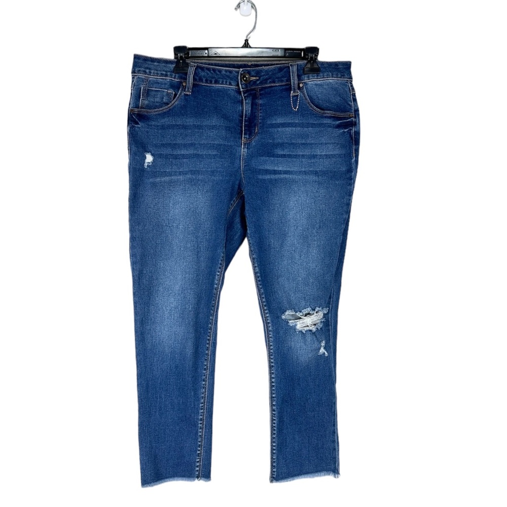 Natural Reflections, Size 14 Fray Hem Crop Destroyed Jeans Hi-Rise